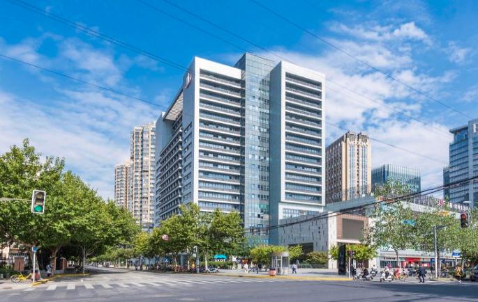 走進(jìn)新城市中心廣場，體驗(yàn)現(xiàn)代高品質(zhì)辦公環(huán)境